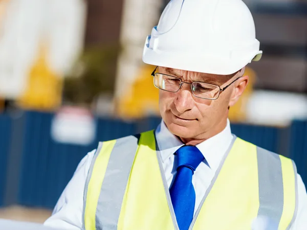 Ingeniero constructor en la obra — Foto de Stock