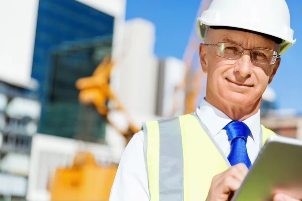 Ingeniero constructor en la obra — Foto de Stock