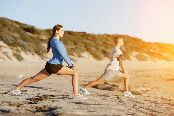 Plaj birlikte eğitim genç Çift