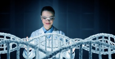 Kadın bilim teknoloji uzmanı laboratuvar olarak