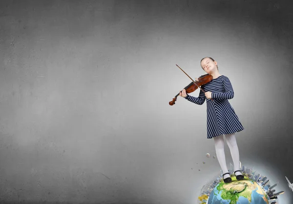 Pequeño violinista —  Fotos de Stock