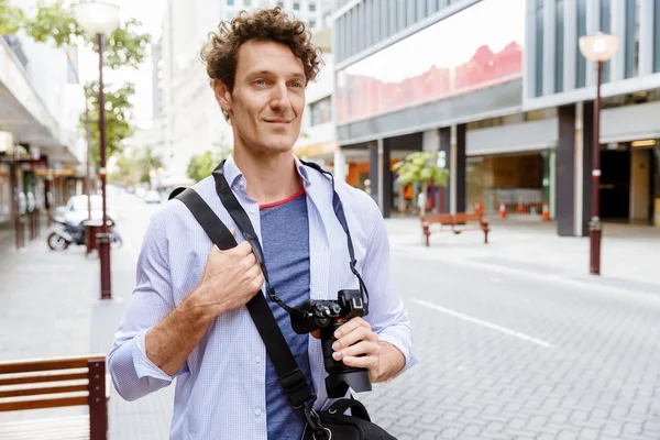 Mužské turista v městě — Stock fotografie