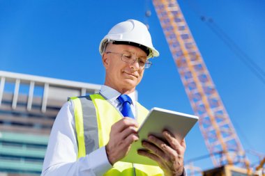 İnşaat alanında mühendis.