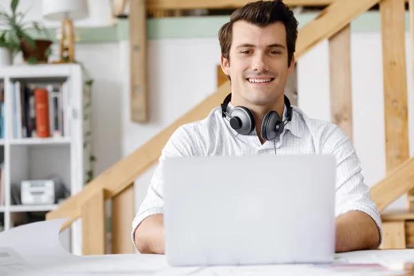 Young businessman in office — Stock Photo, Image