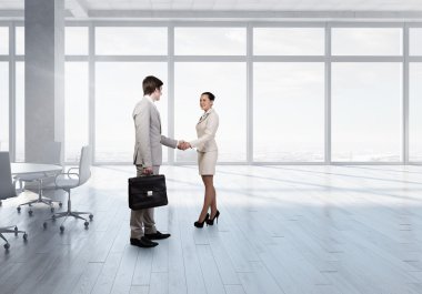 iş ortakları el sıkışma