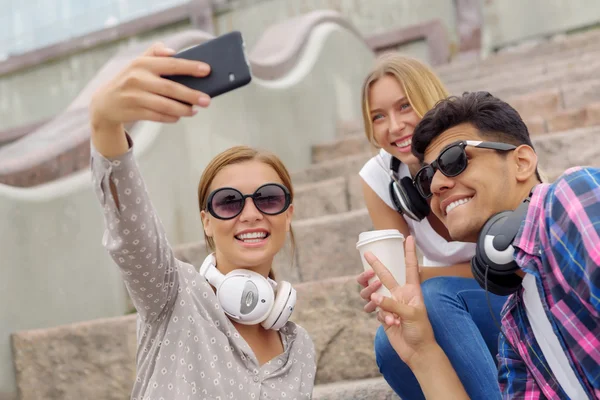 Haciendo una gran selfie — Foto de Stock