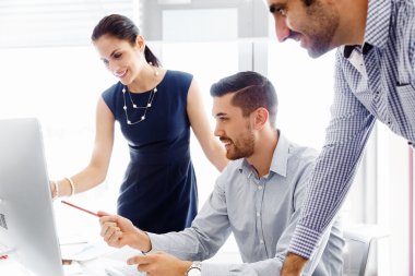 Modern ofisteki iş adamları