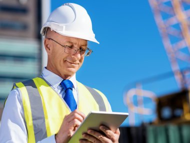 İnşaat alanında mühendis.