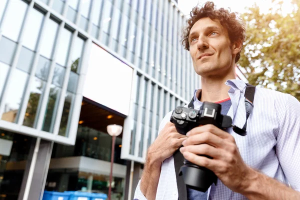 Male tourist in city — Stock Photo, Image