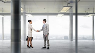 iş ortakları el sıkışma