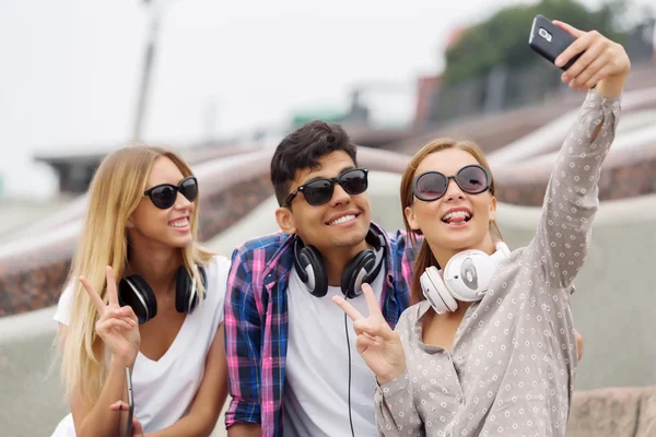 Haciendo una gran selfie — Foto de Stock