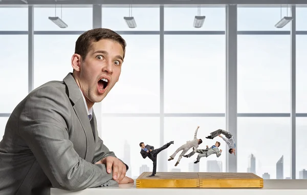 Businessman fighting on the chessboard — Stock Photo, Image