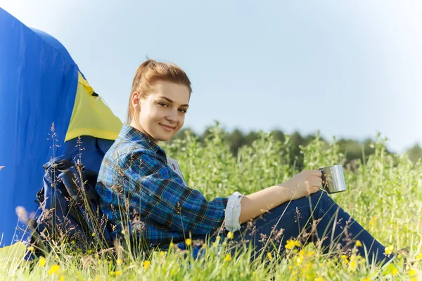 Woman hiker in summer forest — Stock Photo, Image