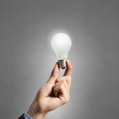 Ampul elinde parlayan