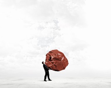 Onun fikrini taşıyor