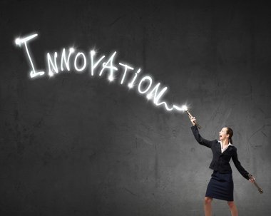 Fener ışığı ile çizim kadın