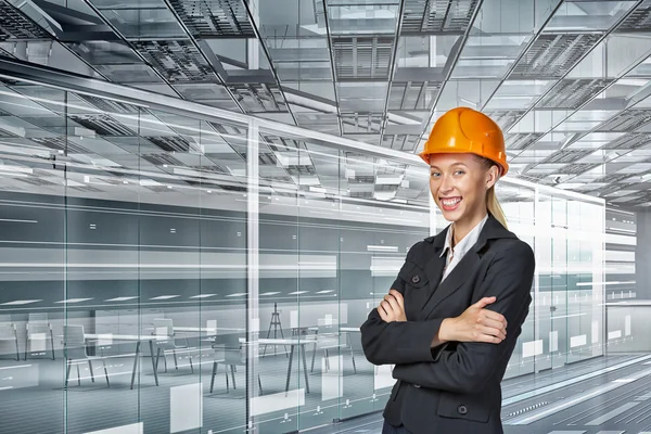 Ingeniera mujer en el interior — Foto de Stock