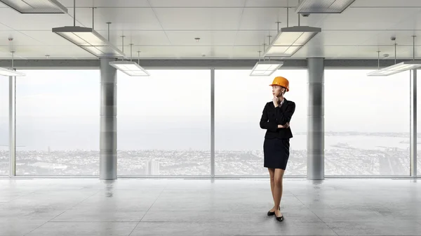 Ingenieur vrouw in interieur — Stockfoto