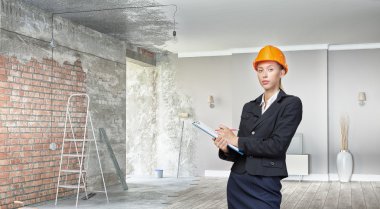 Kadın tasarımcı iç