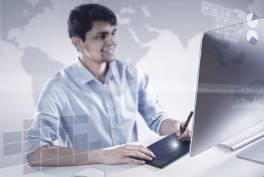 iş yerinde yakışıklı Tasarımcısı