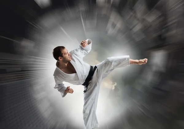 Karate man opleiding — Stockfoto