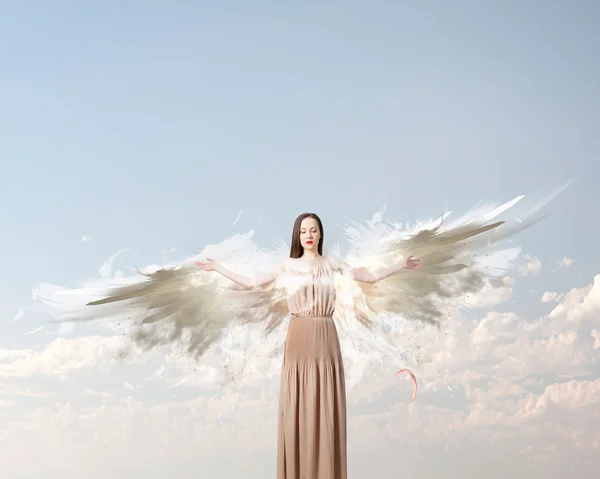 Mujer hermosa angelical —  Fotos de Stock