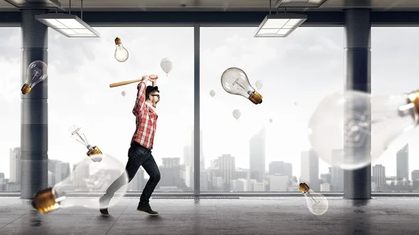 Young man with bat — Stock Photo, Image