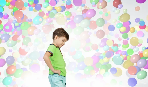 Glada spelar pojke — Stockfoto