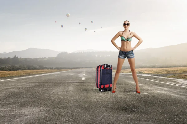 Hitch hiker woman on road — Stock Photo, Image