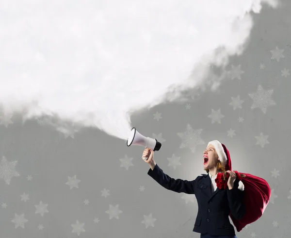 Weihnachtsmann kündigt etwas im Megafon an — Stockfoto