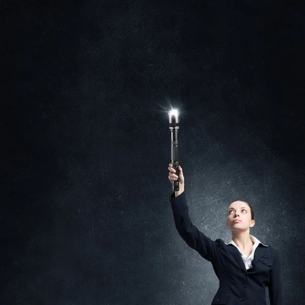 Dibujo de mujer con luz de linterna — Foto de Stock