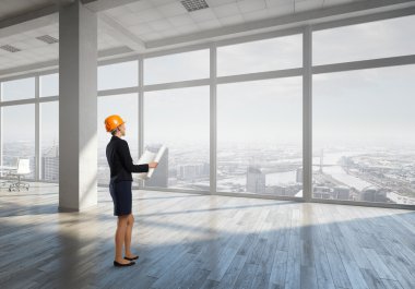 Kadın tasarımcı iç