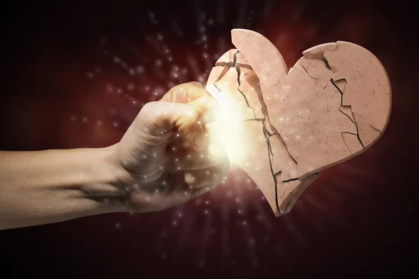Coeur en pierre brisée — Photo