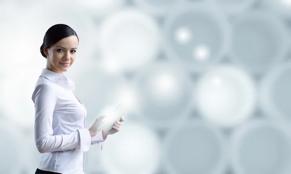 Mujer elegante con tableta pc —  Fotos de Stock