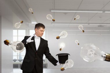 Silindir şapkalı adam sihirbaz