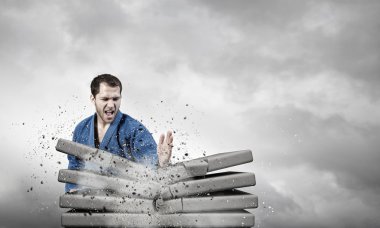 Krate adam içinde hareket