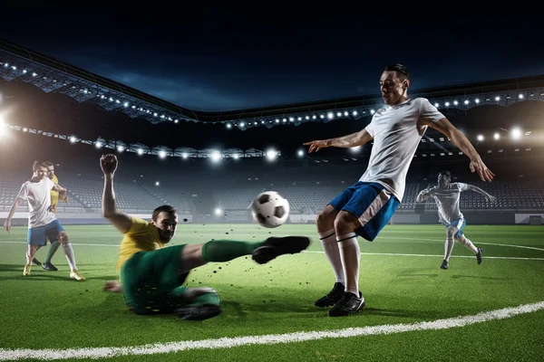 Gioco di calcio in azione — Foto Stock