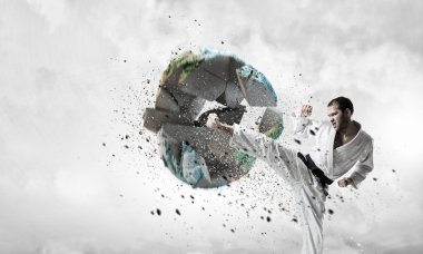 Krate adam içinde hareket