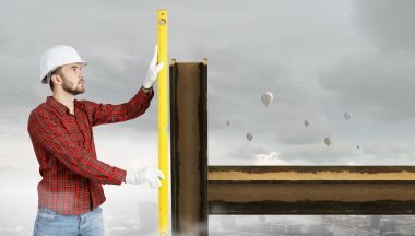 Genç bir mühendis adam