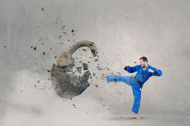 Krate adam içinde hareket