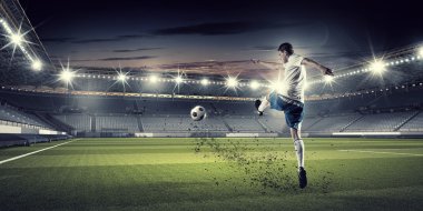 İleri futbolcu
