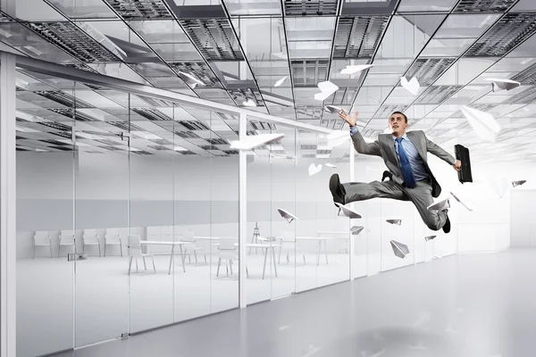 Dansen zakenman in office — Stockfoto