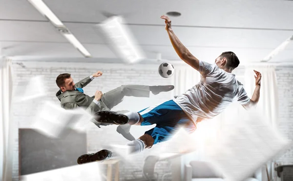 Playing ball in office — Stock Photo, Image