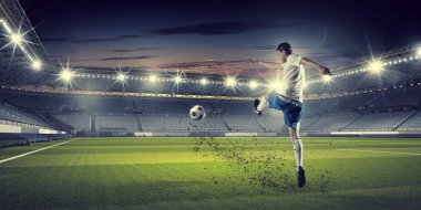 İleri futbolcu