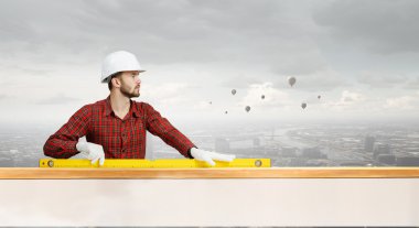 Genç bir mühendis adam