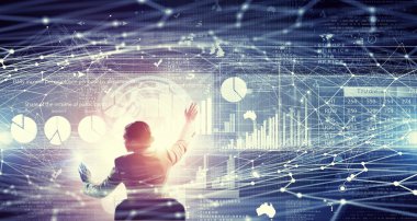 Medya panelini kullanarak iş kadını