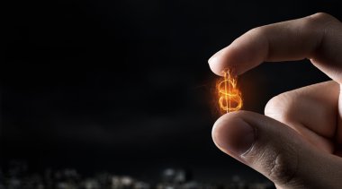 Parmaklar arasında para simge