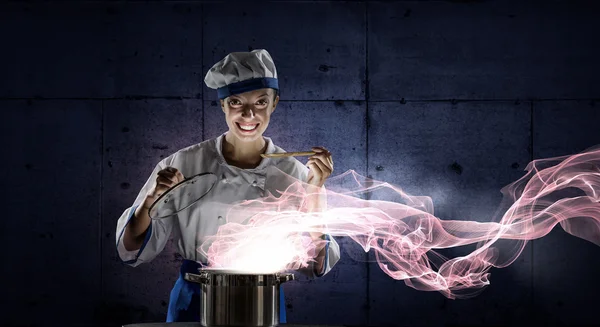 Ona je kouzelník jako kuchař — Stock fotografie