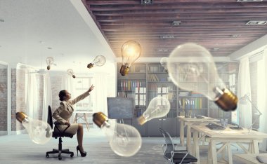 İlham gelmesini bekliyor