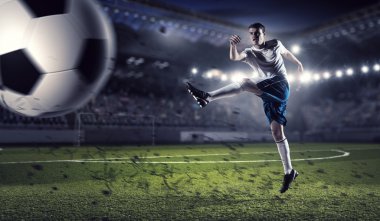 İleri futbolcu